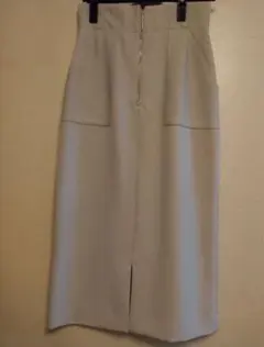 ベージュタイトスカートのサムネイル