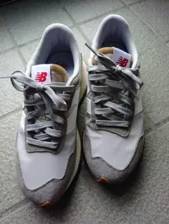 New Balance スニーカー グレー/ホワイト237