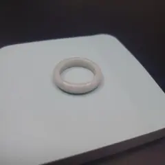 洗練された天然翡翠リング（うっすらグレー色）