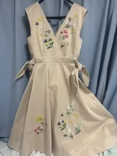 チェスティ　フラワー刺繍ワンピースアイボリー