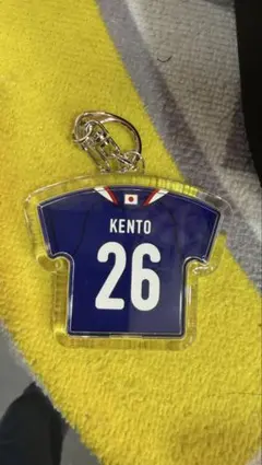 ユニフォーム型キーホルダー　サッカー日本代表2026 塩貝健人　ユニパッチン