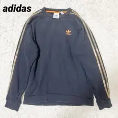 ✨adidas✨ブラック トレーナー　刺繍ロゴ　春秋　定番デザイン　迷彩ライン