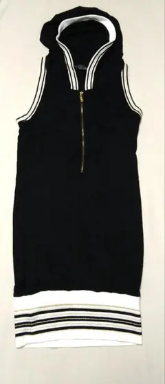 セシルマクビー　フード付き　ノースリーブトップス