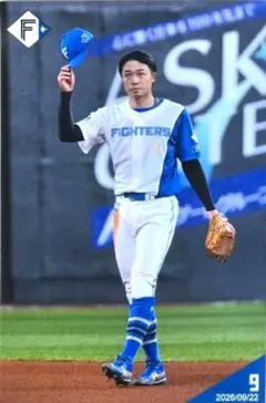 ファイターズ　中島卓也　ハイライトフォト　9/22　引退試合　盗塁補殺後の交代