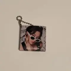 ルセラフィム キーホルダー ユンジン