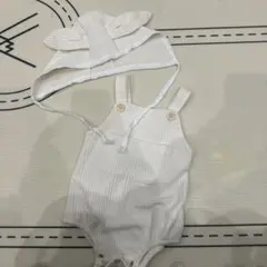 うさぎの耳付きロンパース