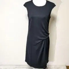 黒のノースリーブドレープワンピースのサムネイル