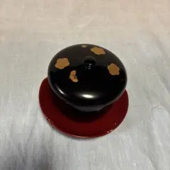 蓋付き湯飲みと茶托のセット