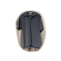 黒のポロシャツ GU