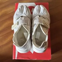 【NIKE】ウィメンズ アクアリフト Aqua Rift 23.5cm