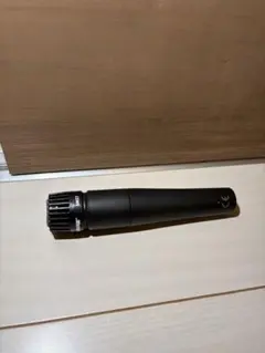 SHURE SM57 ダイナミックマイク 本体 マイクホルダー付 - メルカリ