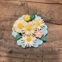 花型ブローチ 色とりどりの花