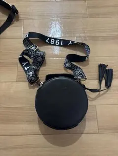 ブラック円形ショルダーバッグ