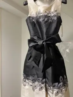 【新品タグ付き】シンプルワンピース　花柄　編み上げリボン　腰リボン清楚　行事服