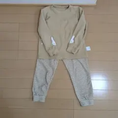 ユニクロ　ミッフィー刺繍付きフリースパジャマセット