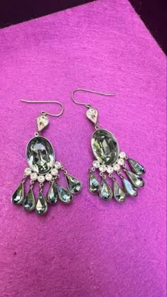 Swarovski エレガント ドロップ型 ピアス(両耳用)