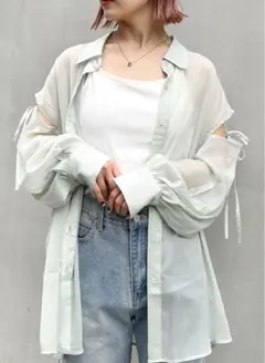 NGNI(イング) 肩スリットリボンラメシアーシャツ M