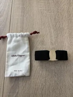 フェラガモ バレッタ　黒　ヘアアクセサリー