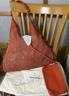 フェラガモ　ショルダーバッグ　編み込み ポーチ付