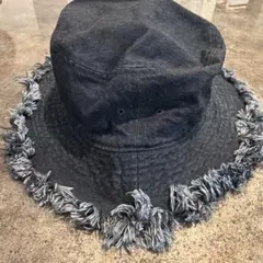 カシラ、フリンジ付き黒デニムハット