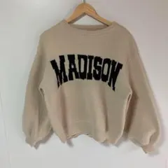 MADISON ロゴ入り ベージュ ニットセーター