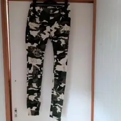 迷彩柄 ストーン付き スキニーパンツ