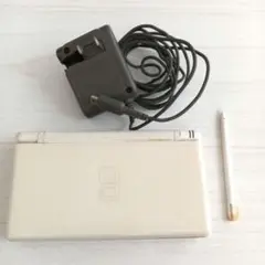 ニンテンドーDS 本体 ホワイト ACアダプター付き