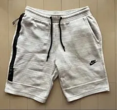 NIKE ライトグレー ショートパンツ