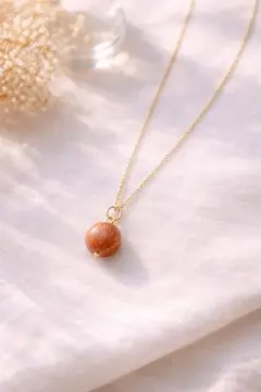 華奢チェーン×ゴールドストーンのロングネックレス｜マンテル金具・大人シンプル