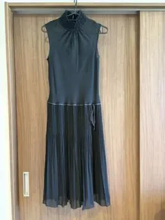 プリーツワンピース ブラックのサムネイル
