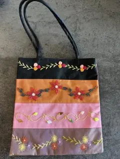 刺繍入り　ビーズ　カラフル　レディースバッグ