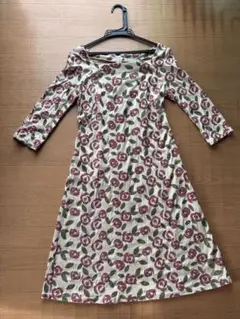 シビラ　花柄刺繍ワンピース