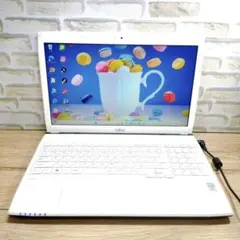 美品✨️綺麗な白色✨️富士通ノートパソコン✨️動画視聴におススメ！ブルーレイ付き