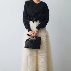 大人かわいいフリル付き黒ニットカーディガン