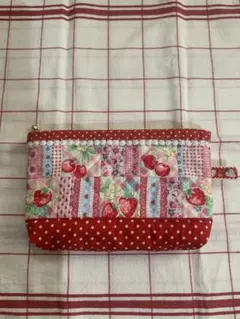 フルーツ柄のパッチワークポーチ