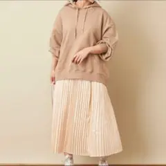ベージュ フード付き パーカーのサムネイル