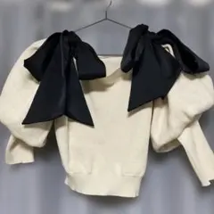 LILY BROWN リボン付きオフショルニットのサムネイル