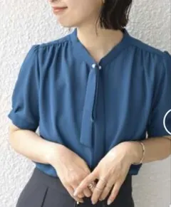 JUSGLITTY ボウタイゆるブラウス ネイビー 新品未使用 - メルカリ