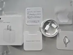 Apple純正 20W USB-C電源アダプターとLightningケーブル