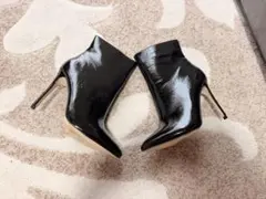 Zara ブラック エナメル ポインテッドトゥ ブーティ