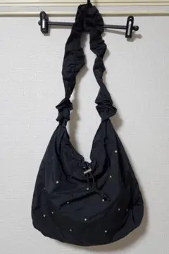 スリングバッグ　黒　ビジュー付き