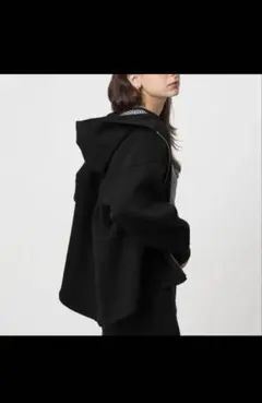 美品　ビューティー＆ユース フロントジップ　フーディーパーカーMのサムネイル