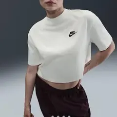 NIKE ナイキ　クロップド丈　Tシャツ　M