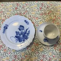 青い花柄の陶器食器セット