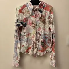muchacha（ムチャチャ）」の、色鮮やかな花柄シャツ