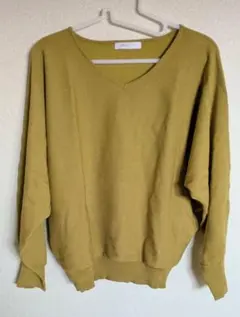 Vネックニット　薄手