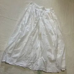 UNIQLO白スカート