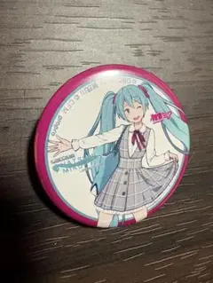 初音ミク 缶バッジ DAIHATSUムーヴキャンバスコラボ Art by 賀茂川 初音ミク × ダイハツ｜DBC STORE紹介サイト