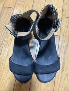 UGG ブラックレザー サンダル