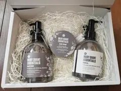 MARY QUANT ESSENTIALS ハンドケアセットのサムネイル
